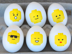 Letölthető minta Lego-figurás húsvéti tojásokhoz