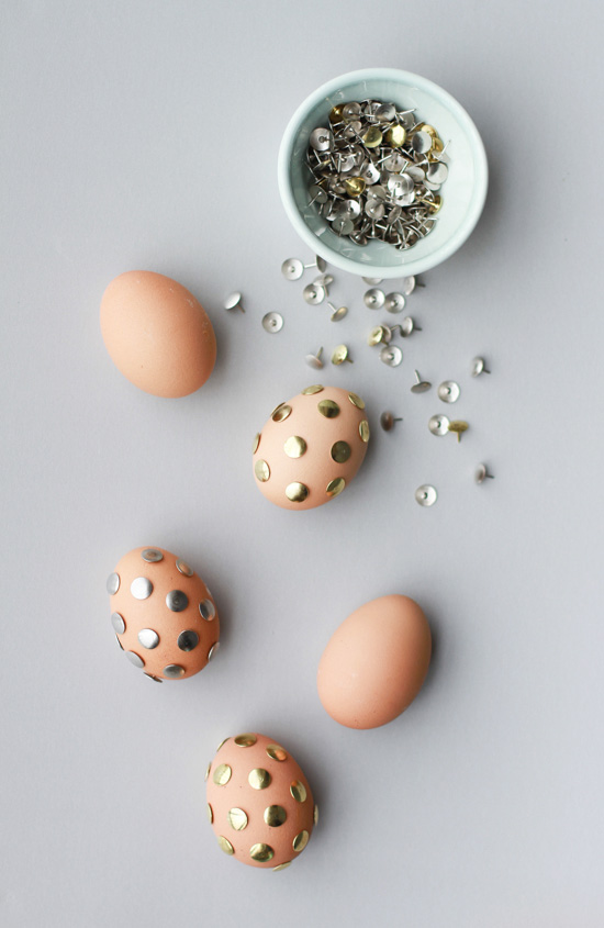 kifújt tojás rajzszögekkel - különleges húsvéti tojás