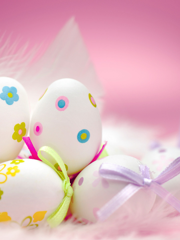 pöttyös és virágos húsvéti tojások